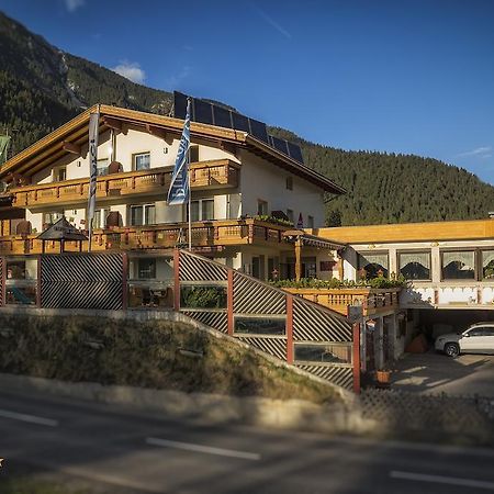 Ferienhotel Dobler Weissenbach am Lech Bagian luar foto