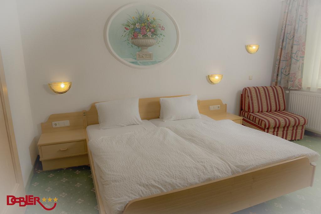Ferienhotel Dobler Weissenbach am Lech Ruang foto