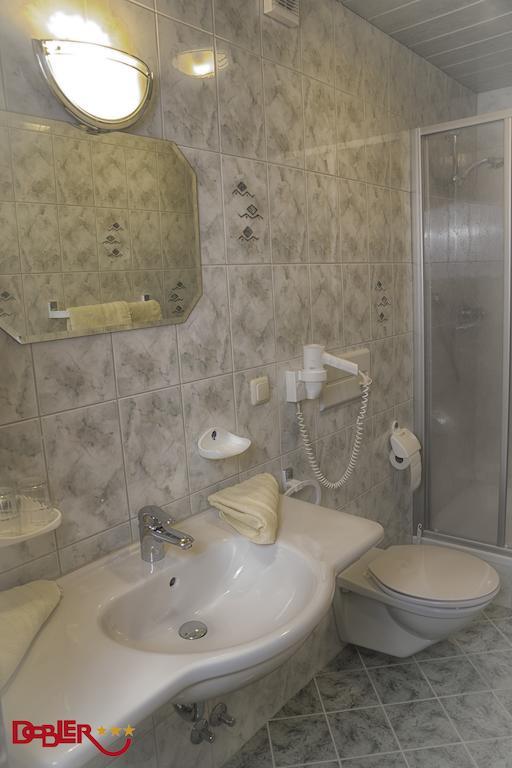 Ferienhotel Dobler Weissenbach am Lech Ruang foto